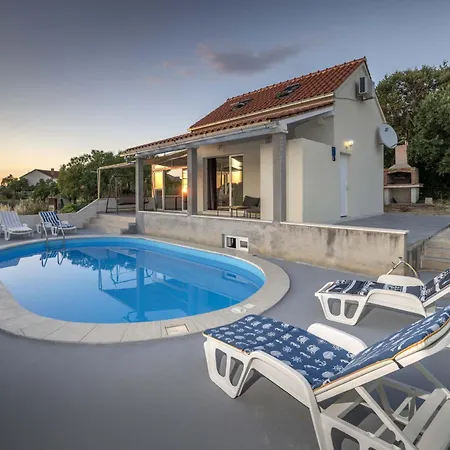 Baras Garden - House With Pool Σπίτι διακοπών Mirce